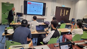Ir Dr Aaron Tong presenting to IMSE students